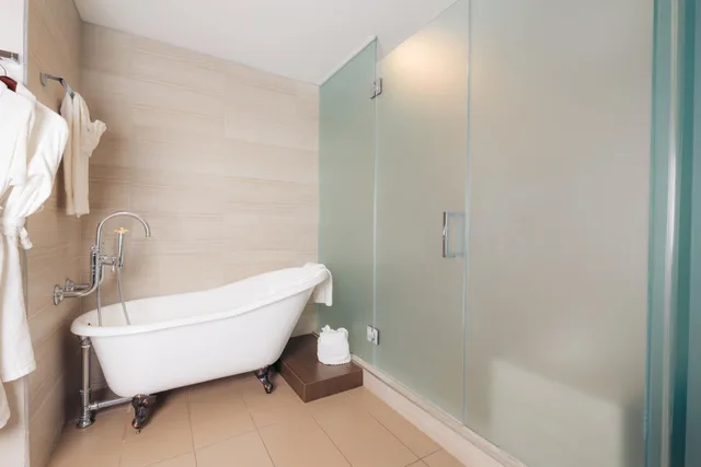 Suite, 2 Queen Beds, Bathtub, The Cove Hotel, Ascend Hotel Collection 9/10