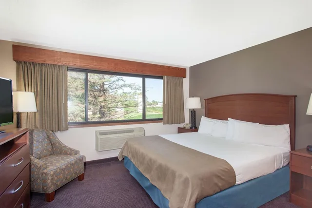 جناح بسرير كينج في طابق مرتفع، Americinn By Wyndham Hutchinson 2/4