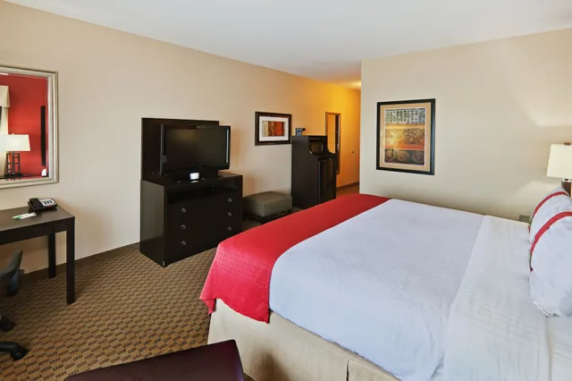 غرفة قياسية بسرير كوين لذوي الإعاقة، Holiday Inn Oklahoma City Airport 4/10