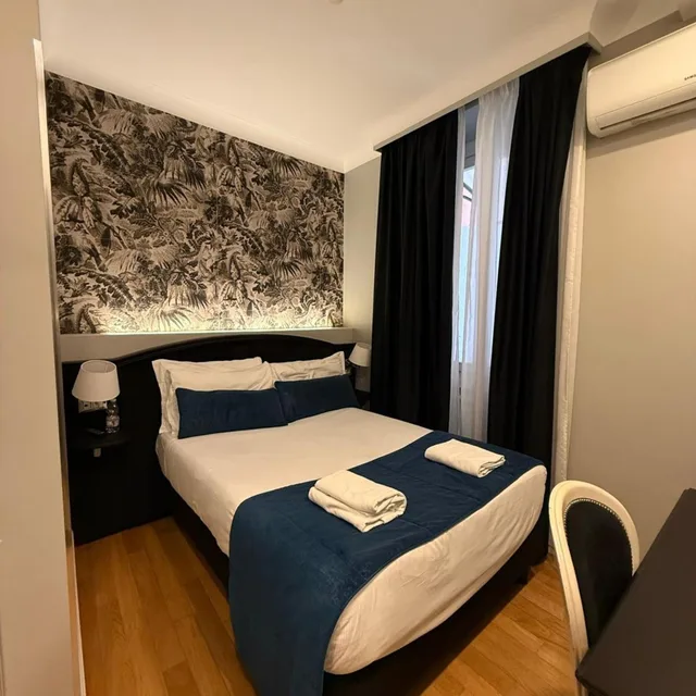 غرفة بسرير مزدوج، Relais Fontana di Trevi 3/7
