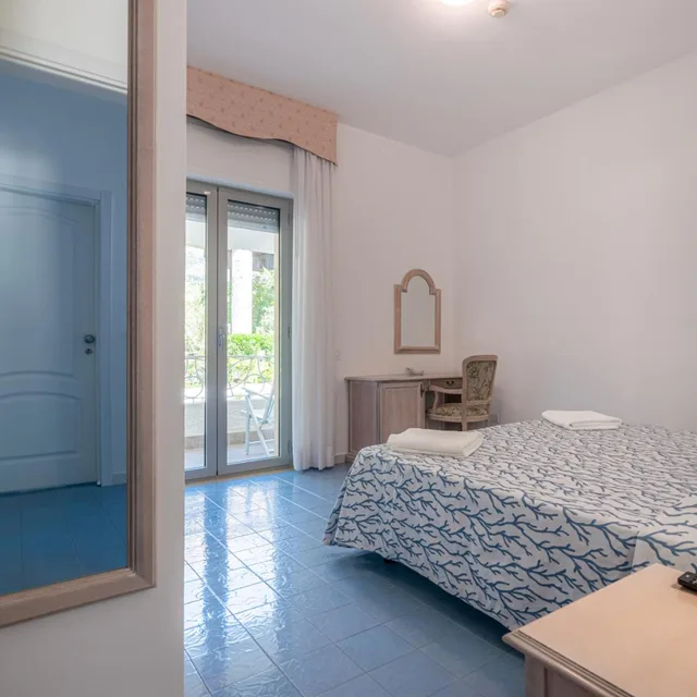 غرفة بسرير مزدوج بإطلالة على الحديقة، Hotel Poseidon 2/10