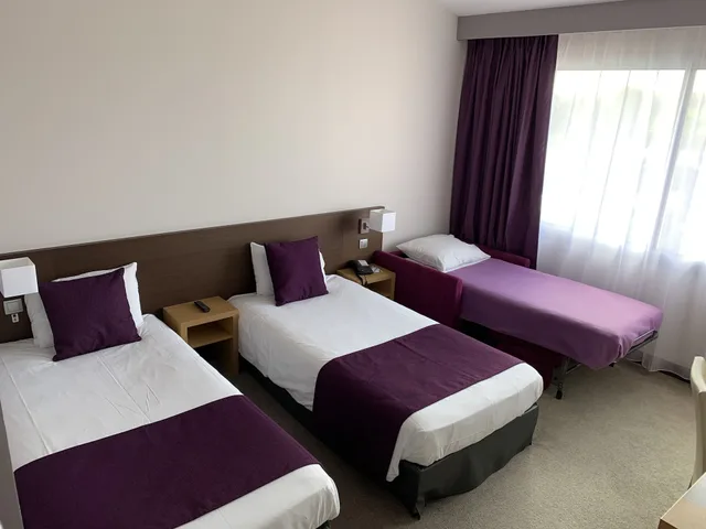 غرفة كلاسيكية بسريرين منفصلين مع أريكة، Mercure Toulouse Aeroport Golf De Seilh 1/10