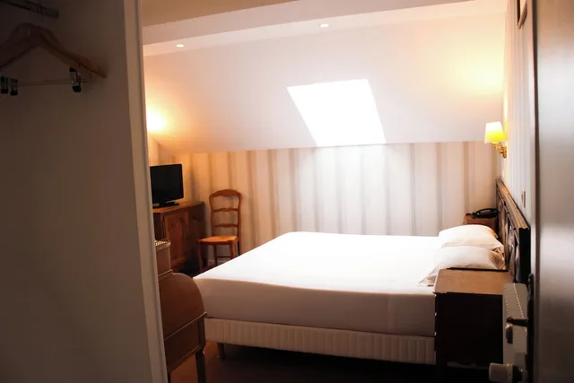 Duplex, Family, Double and Twin Beds, Hôtel La Villa Fleurie 3/6