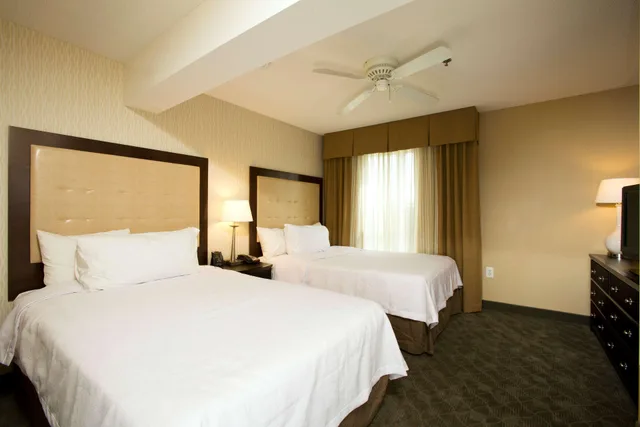 2 Bedrooms, Suite, 2 Double Beds, King Bed, 2 Bathrooms، Homewood Suites by Hilton Alexandria / Pentagon South 1/1