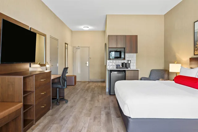 غرفة بسرير كينج، Ramada By Wyndham Drumheller Hotel & Suites 3/5