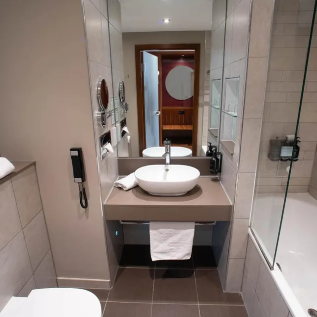 غرفة قياسية بسرير مزدوج مع أريكة، HOLIDAY INN BRISTOL CITY CENTRE 8/10