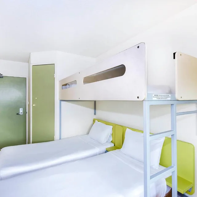غرفة قياسية بسريرين منفصلين وسريرين كينج وسرير بطابقين، ibis budget Campbelltown 2/7