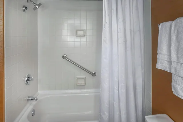 غرفة تقليدية بسرير كينج، Sheraton Imperial Hotel Raleigh-Durham Airport at Research Triangle Park 8/10