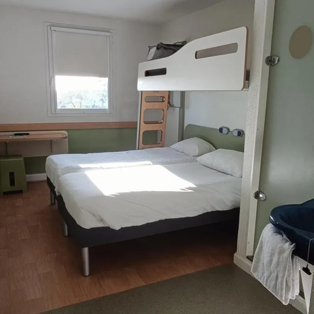 غرفة قياسية بثلاثة أسرّة، Ibis Budget La Roche Sur Yon 1/4