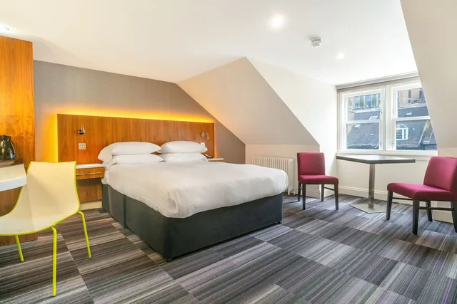 غرفة قياسية بسرير مزدوج، The Place Hotel 5/10