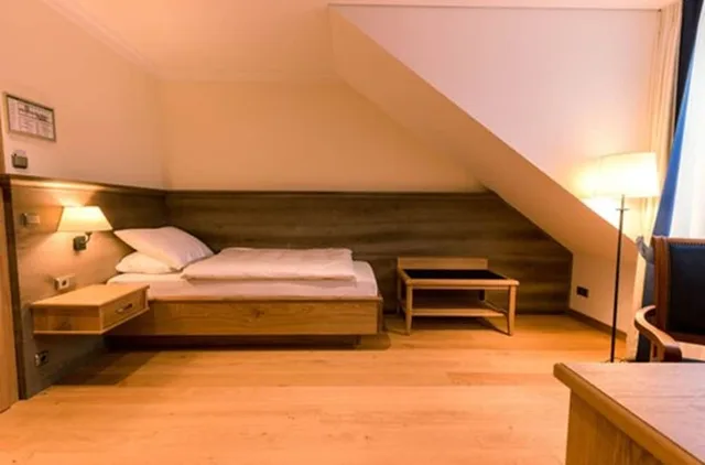 غرفة اقتصادية مفردة بسرير فردي، Hotel & Gaststätte Zum Erdinger Weissbräu 2/3