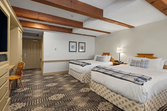 Pinnacle, 2 Queen Beds, Mountain View، Trapp Family Lodge 1/4