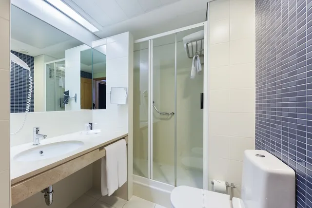 Suite, 1 Double and 3 Single Beds، Lux Fatima Park Hotel Suites And Residence 4/4