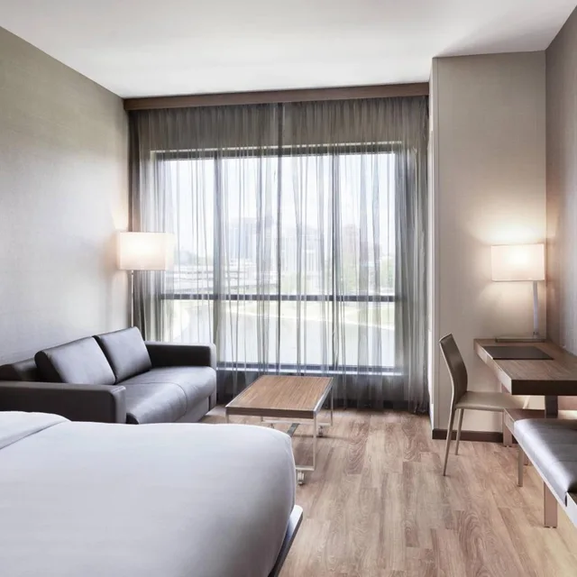غرفة بسرير كينج بإطلالة على المدينة مع أريكة بحوض استحمام لذوي الإعاقة، Ac Hotel Huntsville Downtown 1/1