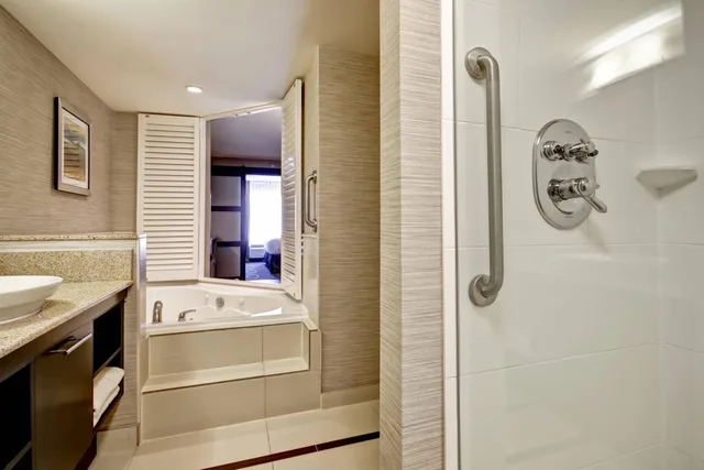 1 Bedroom, Suite, King Bed, Sofa, Jetted Tub, Fairfield Inn and Suites by Marriott Guelph 3/4
