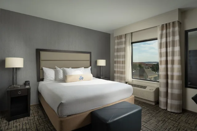 غرفة قياسية بسرير كينج لذوي الإعاقة، Shangri La Resort Afton 1/2