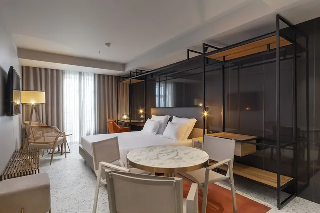 Ocean, Studio, Twin Beds، NEXT by Savoy Signature 2/3