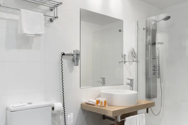 غرفة قياسية رباعية، Petit Palace Alcala Torre Hotel 1/4