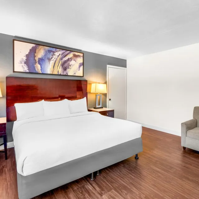 Efficiency, King Bed, Queen Bed، Quality Inn and Suites Jackson CA 1/4