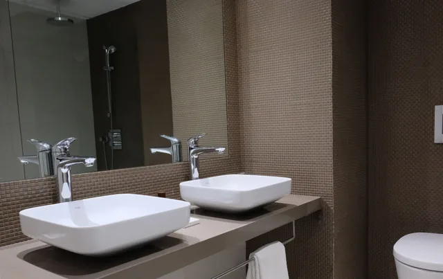 غرفة قياسية بسرير كينج بإطلالة على البحر، Sunrise Beach Hotel 1/1