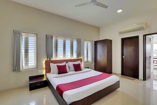 غرفة ديلوكس بسرير كينج بإطلالة على الحديقة، Goverdhan Greens Resort Dwarka 6/10