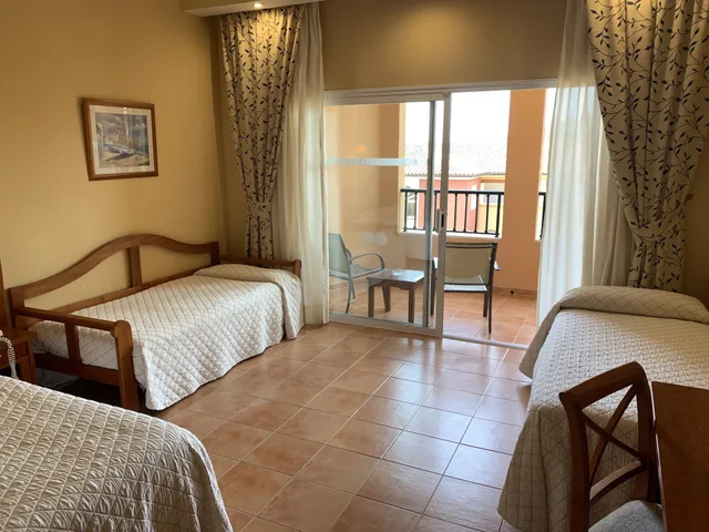 غرفة رباعية بأربعة أسرّة بإطلالة على البحر بشرفة، Hotel Bordoy Don Antonio (ex Continental Don Antonio) 10/10