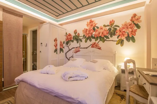 Deluxe, Double Bed, Pirrion Hotel 5/8