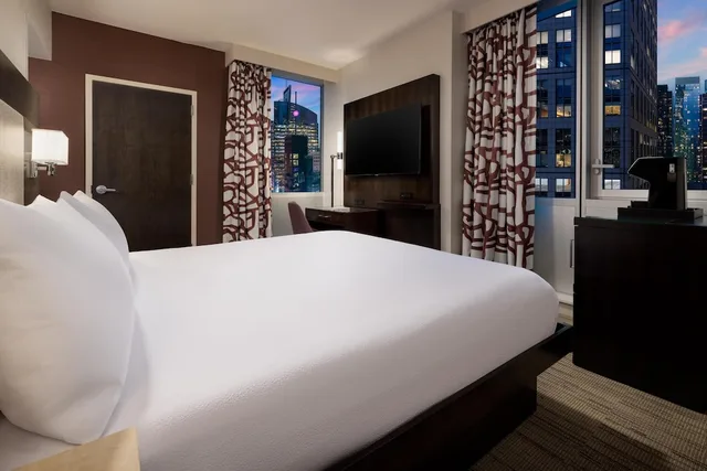 Room, King Bed, Times Square View, Accessible، Hilton Garden Inn New York/Times Square Central 9/10