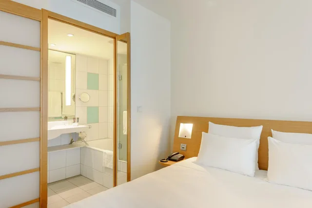 Standard, King Bed, Sofa, Novotel Aachen City Hotel 3/10