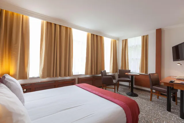 غرفة قياسية بسرير كينج، Grand Museum Hotel, BW Signature Collection 1/9