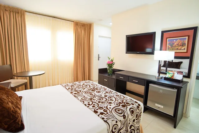 غرفة قياسية ثلاثية بثلاثة أسرّة، Hotel Arizona Suites 2/8