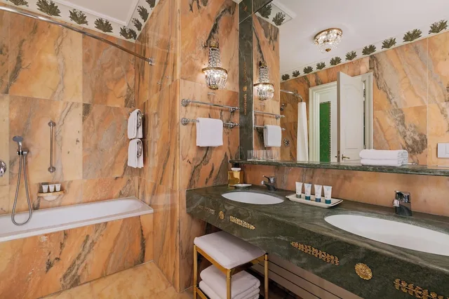 غرفة ديلوكس بسرير كينج، The Westin Excelsior Roma 4/5