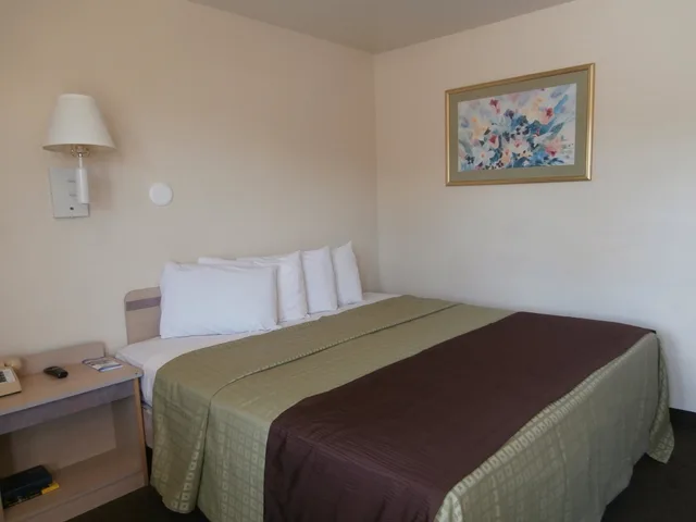 غرفة بسرير كينج للمدخنين، Americas Best Value Inn Lake City 3/6