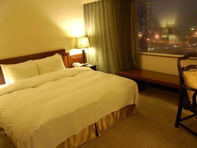غرفة سوبيريور بسرير كوين بإطلالة على البحيرة، Beautiful Hotel Taipei 2/2