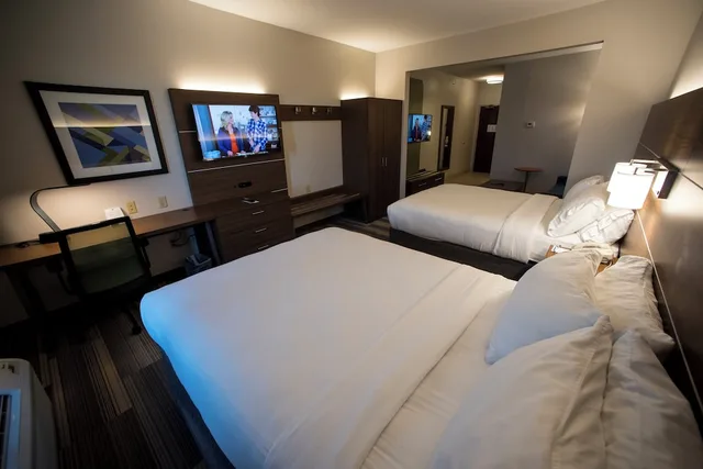 جناح بسريرين كوين بمنطقة جلوس، Holiday Inn Express Hotel And Suites Lexington Downtown University 1/5