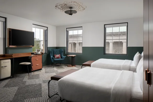 غرفة بسريرين كوين لذوي الإعاقة، Hotel Forty Five, Macon, a Tribute Portfolio Hotel 2/6