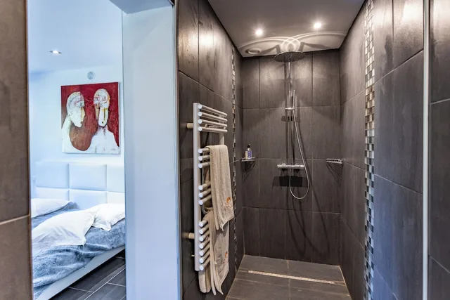 جناح بسرير كوين، Villa Hippocampe 4/4