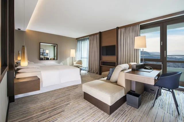 Executive Twin Room:، Sheraton Grand Tbilisi Metechi Palace 9/10