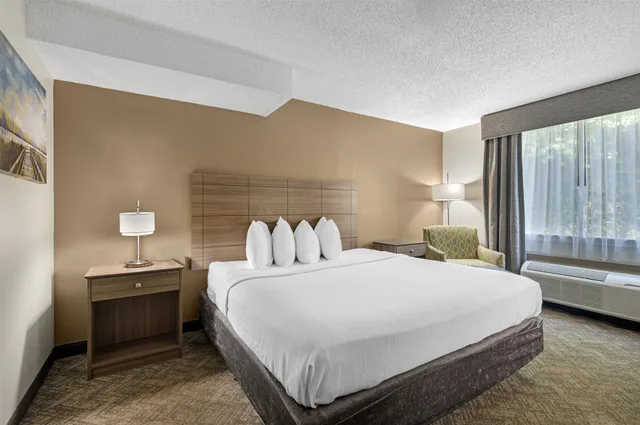 غرفة ثلاثية بسرير كينج، Best Western Center Inn 4/9
