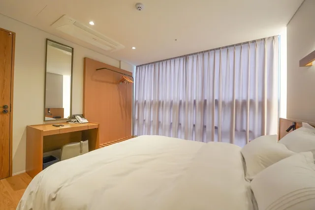 جناح عائلي بسرير كينج وسريرين كوين، Hotel Ground 27 2/9