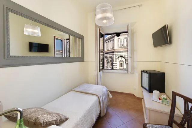 Room, Single, Duomo View، Soggiorno Battistero 2/6