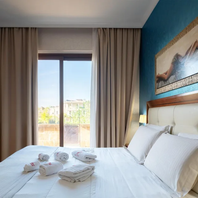 جناح بجاكوزي، Hotel Flora 3/10