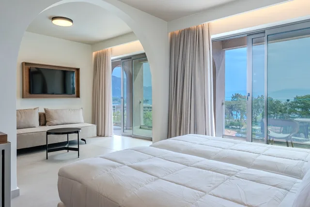جناح بريميوم بأربعة أسرّة بإطلالة على البحر بغرفة نوم واحدة، Iolida Corfu Resort & Spa by Smile Hotels 7/10