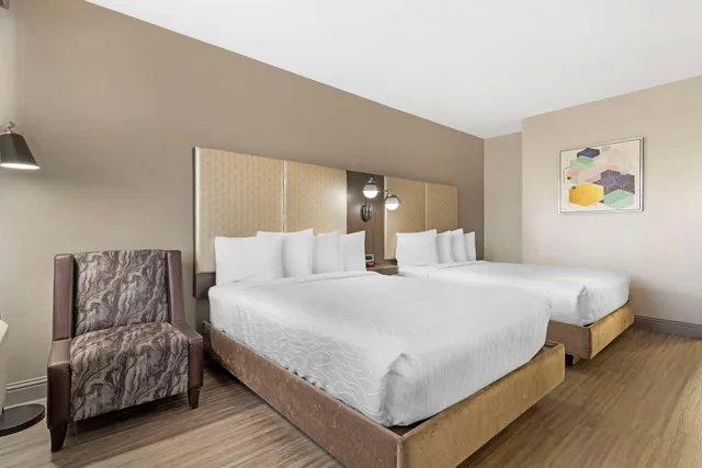 غرفة بسريرين مزدوجين، Best Western Marina State Beach 3/9