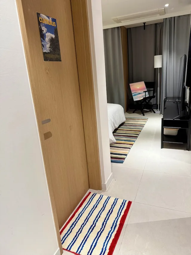 غرفة بريميوم بسرير كوين مع أريكة، Jeju Slim Hotel 6/8