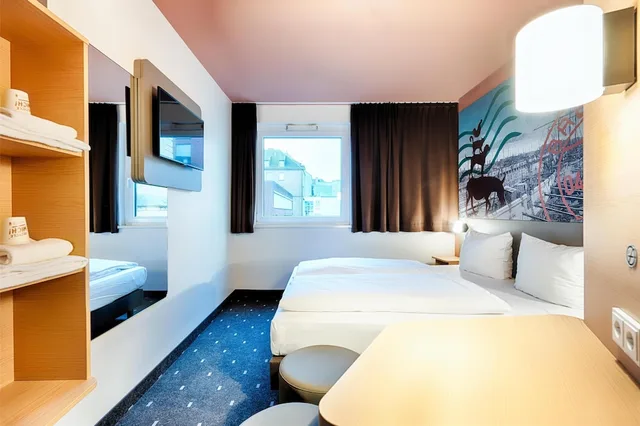 غرفة بسرير كوين، B&B Hotel Bremen-City 4/7
