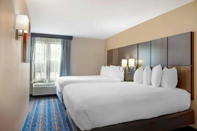 جناح بسريرين كوين، Best Western Plus Fairfield Hotel 2/4