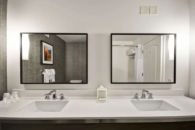 غرفة بسرير كينج مع أريكة، Hilton Garden Inn Austin/Round Rock 5/5