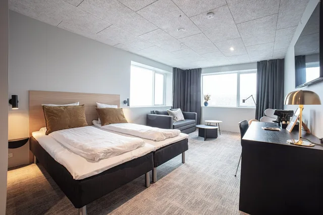 غرفة سوبيريور بسرير كينج بإطلالة على البحر مع أريكة، Hotel Djurhuus 2/6