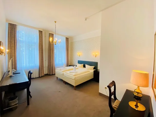 Family, Queen Bed, Sofa, Centro Hotel Kaiserhof Deluxe 2/4